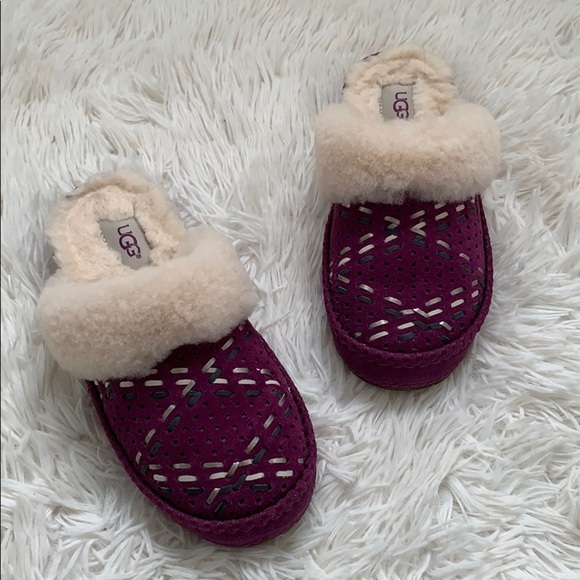 Authentic UGG Aira tehuano slippers size 5 - Picture 1 of 6